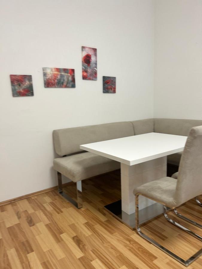 Dom Apartment Wina Bagian luar foto